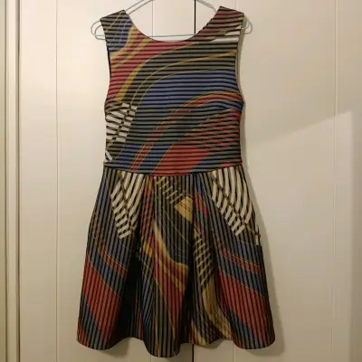 Vestido casual de colores vibrantes - miniatura 1