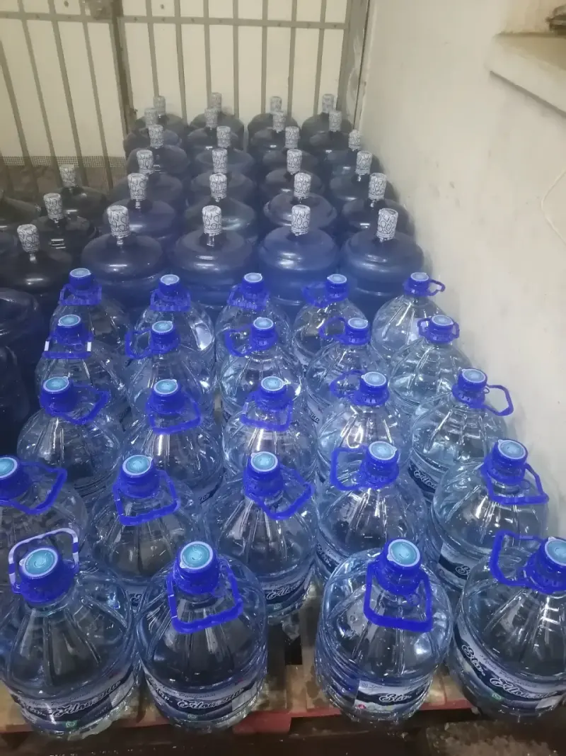 Botellas grandes de agua - 1