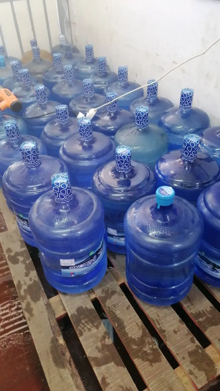 Botellas grandes de agua - 3