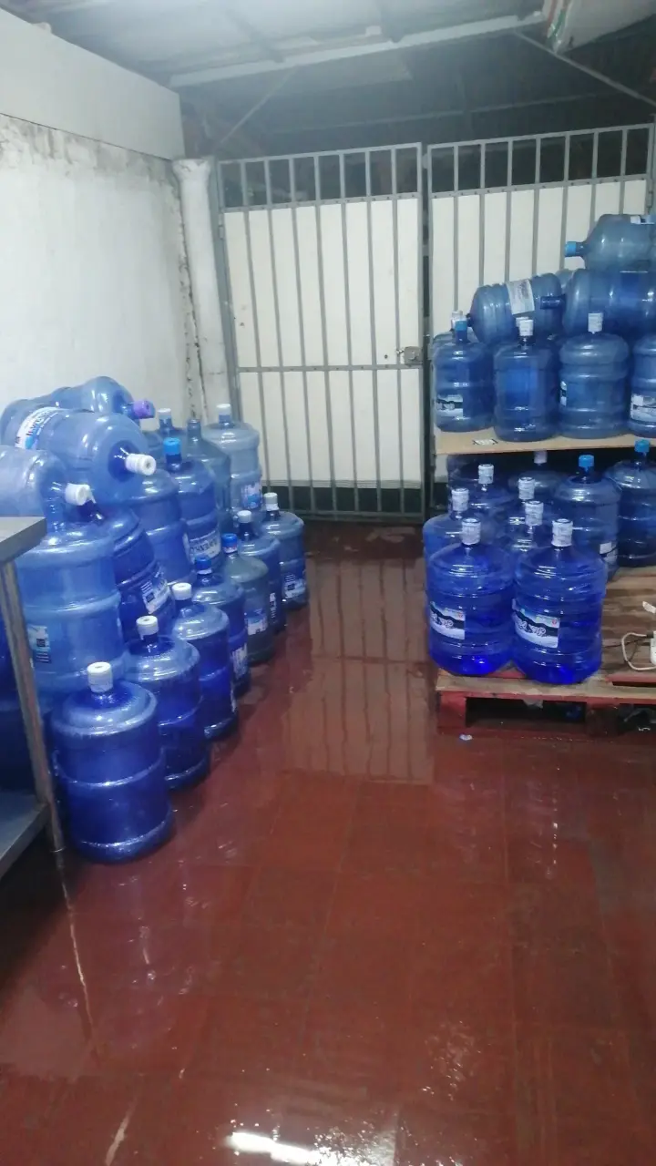 Botellas grandes de agua - 5