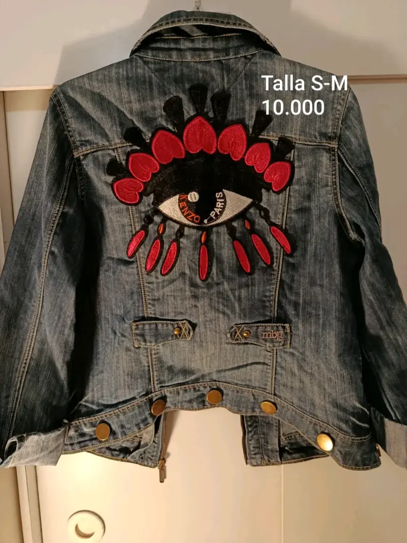 Chaqueta de mezclilla bordada