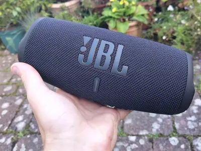 Parlante JBL portátil negro Charge 5 - miniatura 2