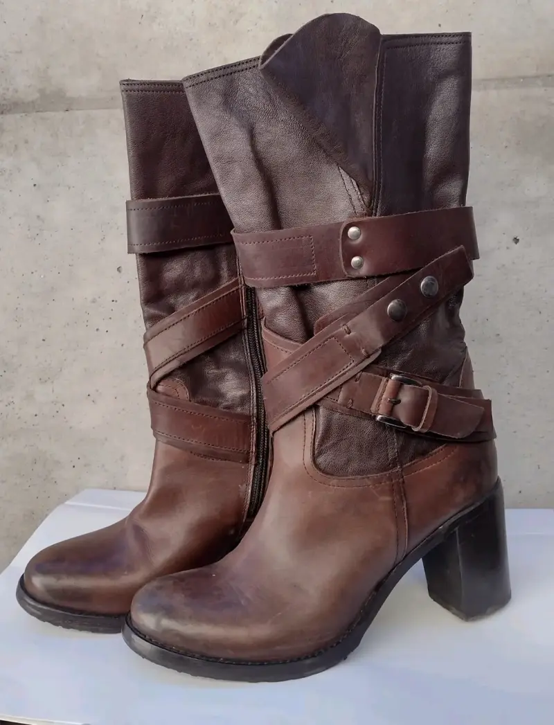 Botas de cuero marrón