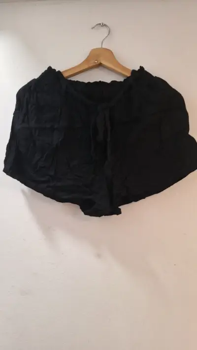 Short negro de tela ligera - miniatura 1