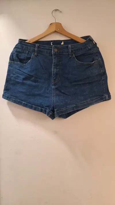 Short negro de tela ligera - miniatura 4
