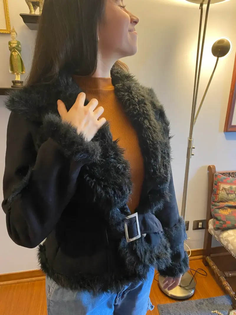 Chaqueta negra con piel sintética - 1