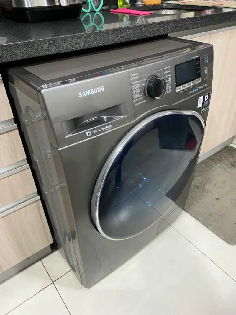 Lavadora Secadora Samsung plateada - 1