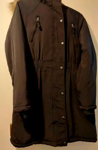 Parka negra con capucha - miniatura 1
