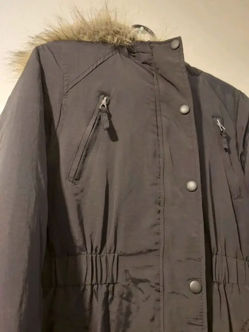 Parka negra con capucha - 2