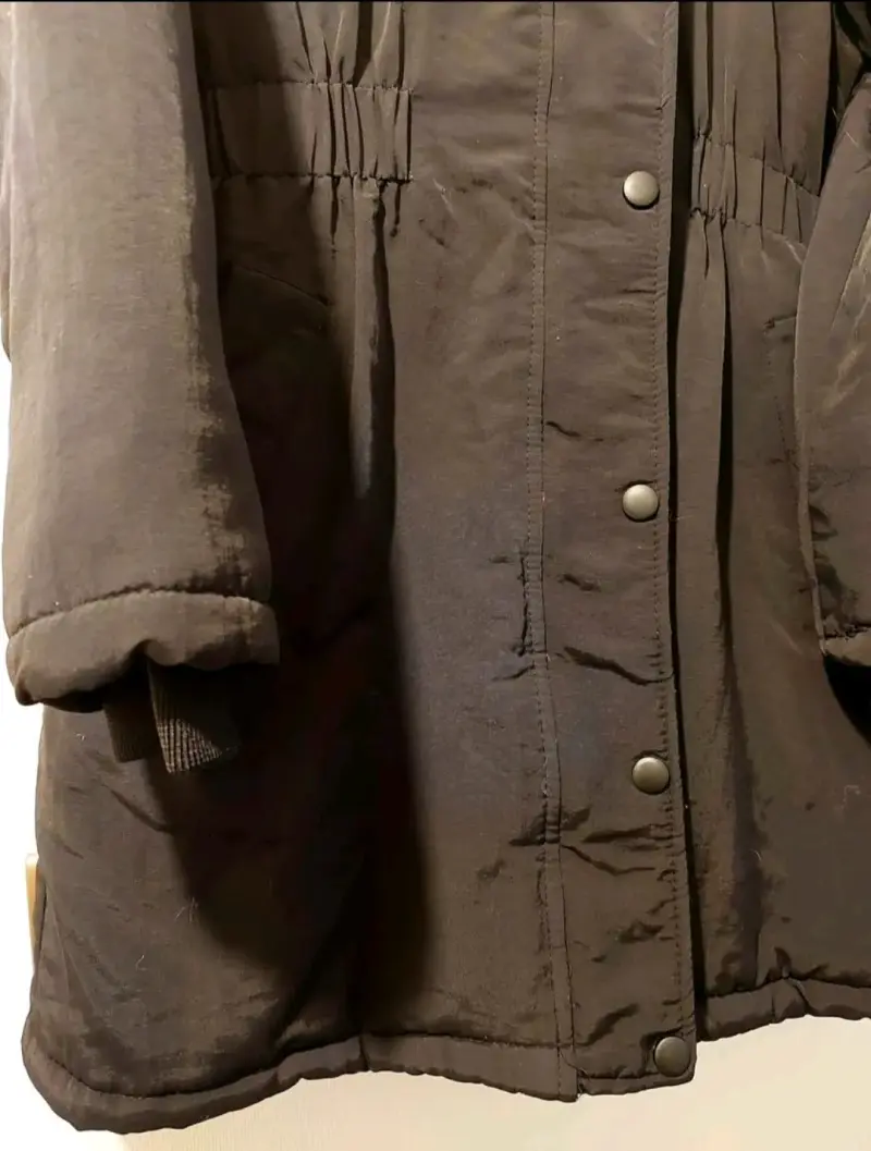 Parka negra con capucha - 3