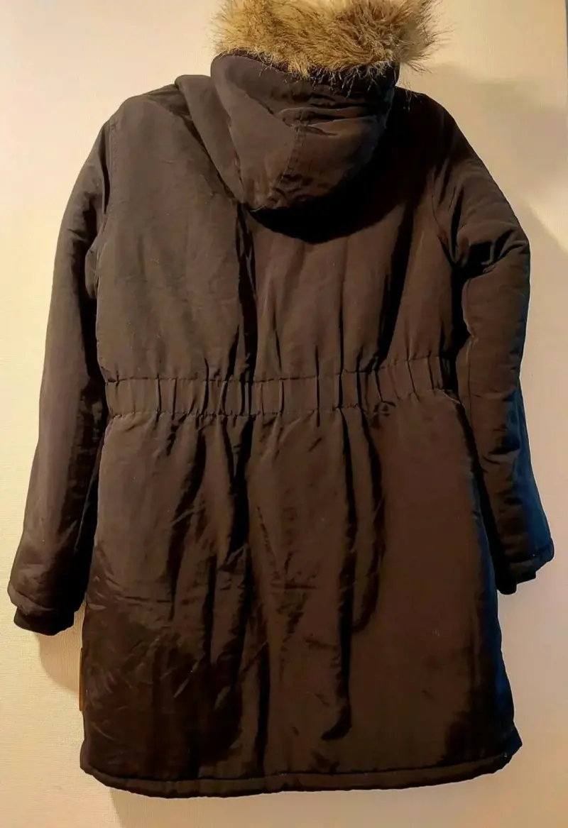 Parka negra con capucha - 5