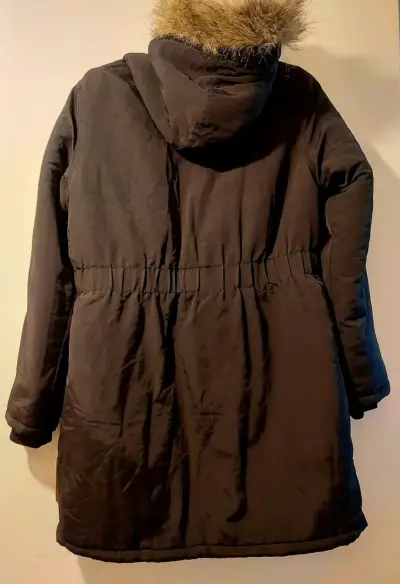 Parka negra con capucha - miniatura 5
