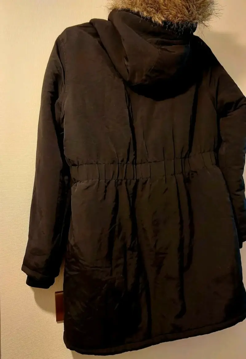 Parka negra con capucha - 6