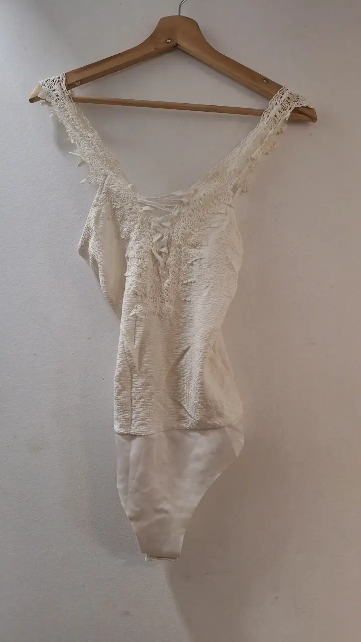 Blusa negra de encaje - 4
