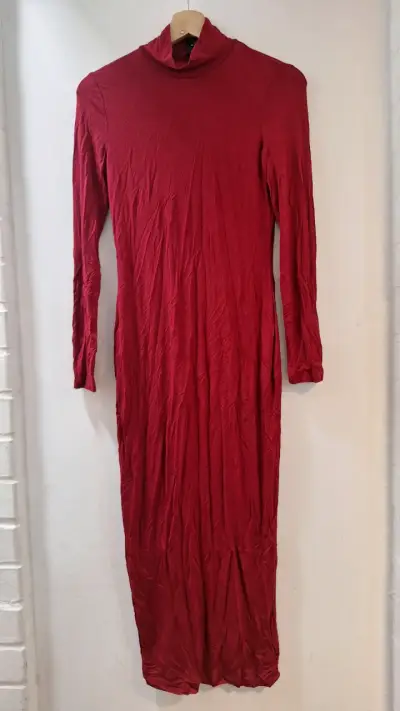 Vestido largo rojo de cuello alto - miniatura 1