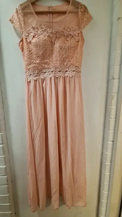 Vestido largo rojo de cuello alto - miniatura 3
