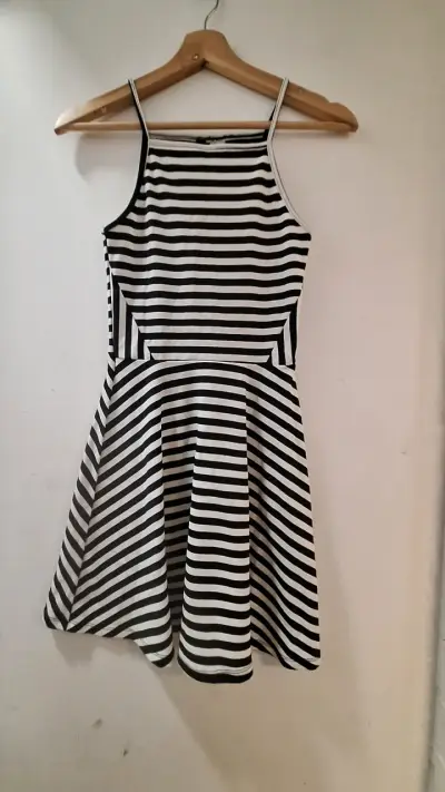 Vestido largo rojo de cuello alto - miniatura 4