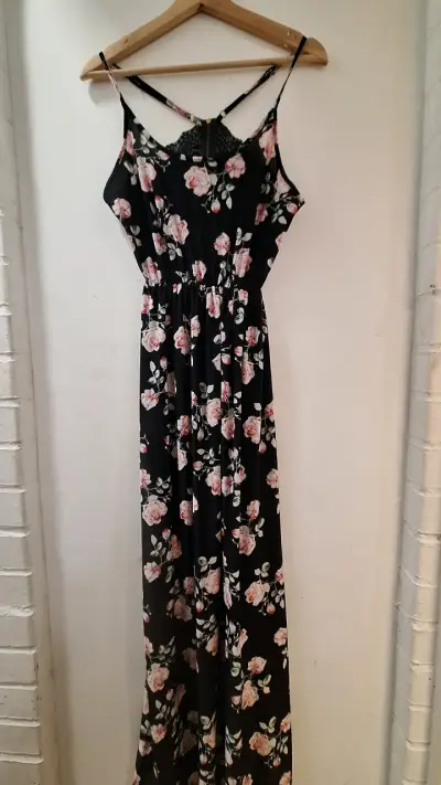 Vestido largo rojo de cuello alto - miniatura 5