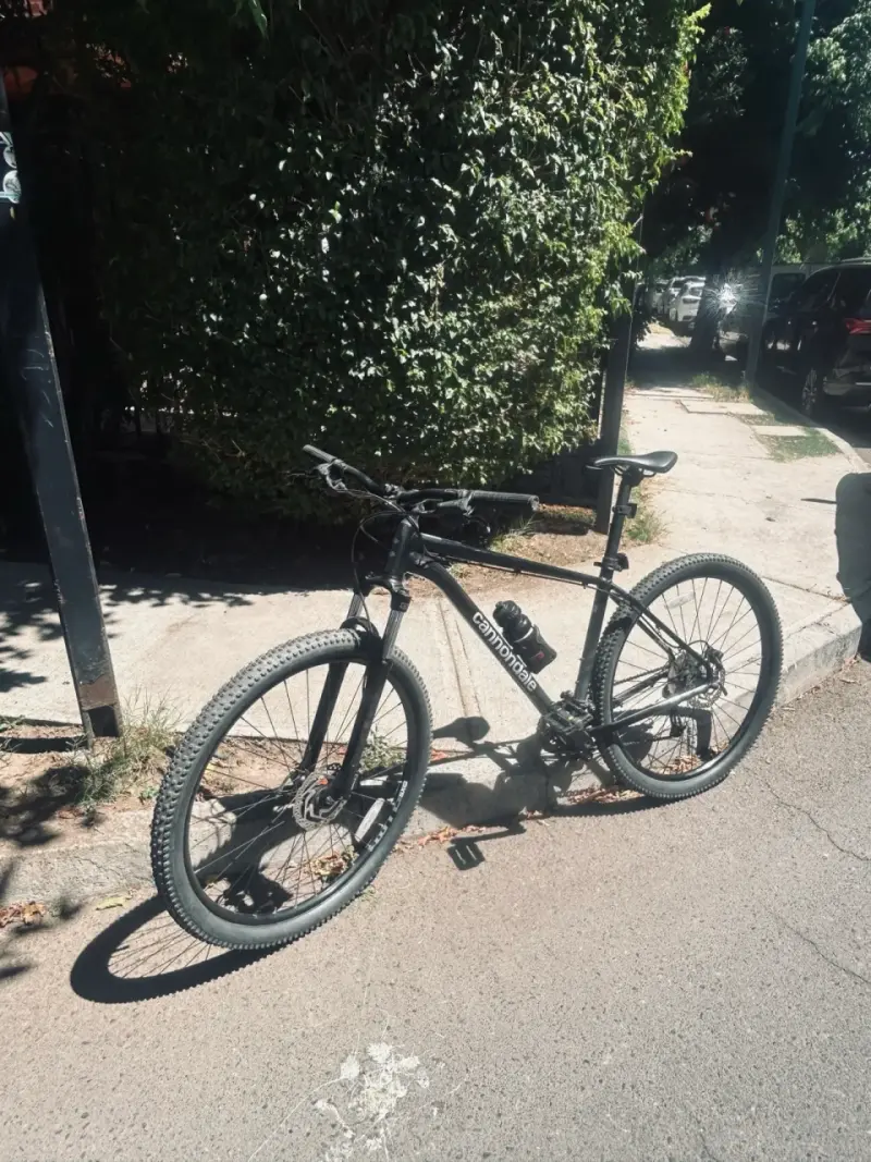 Bicicleta de montaña negra y azul - 3