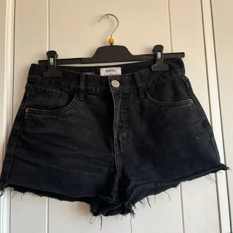 Shorts de mezclilla negros sybilla