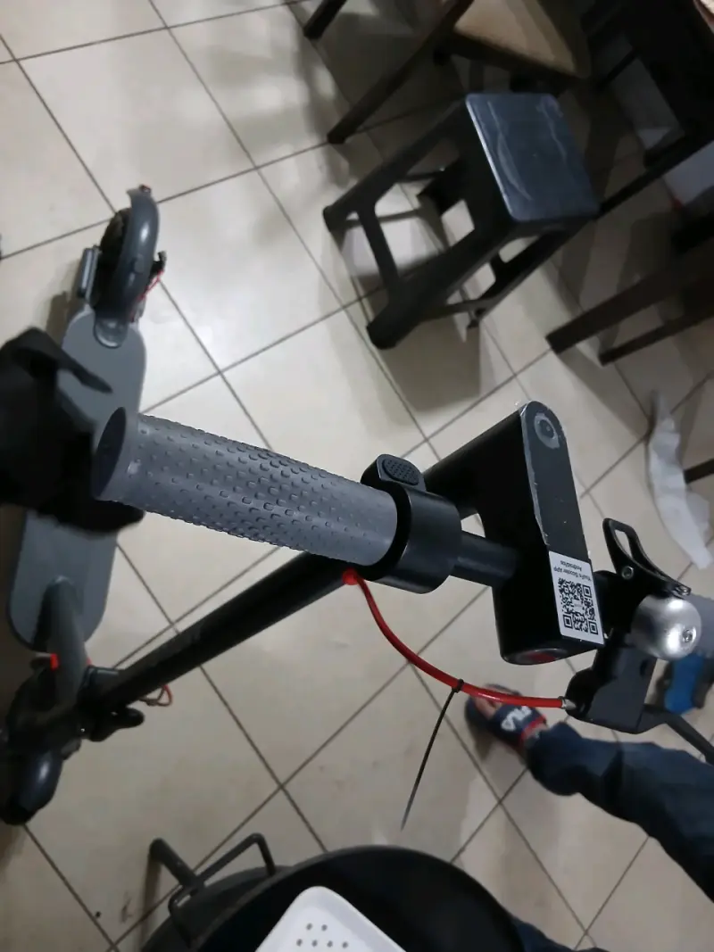 Scooter eléctrico plegable negro - 1