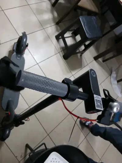 Scooter eléctrico plegable negro - miniatura 1