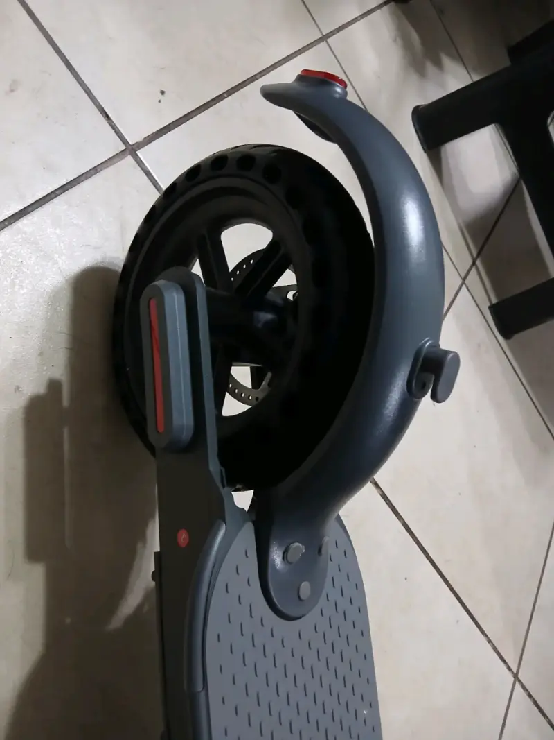 Scooter eléctrico plegable negro - 2