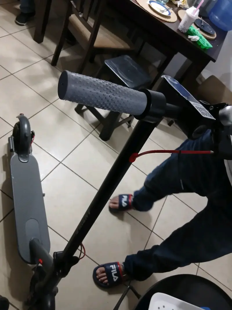 Scooter eléctrico plegable negro - 3