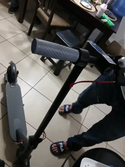 Scooter eléctrico plegable negro - miniatura 3