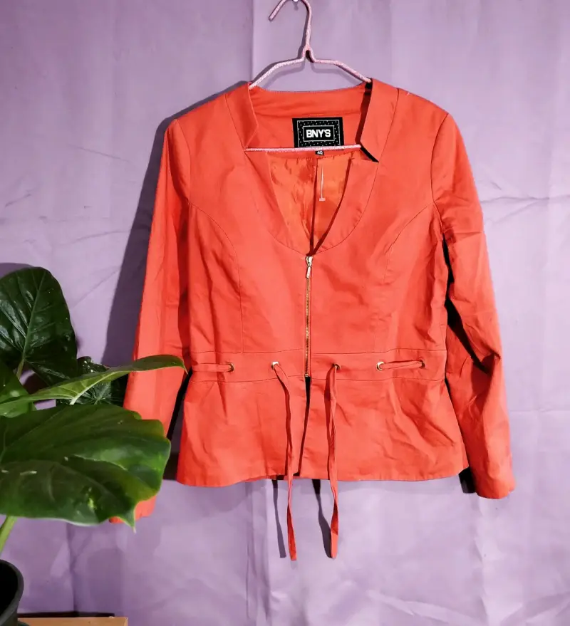Chaqueta naranja con cierre