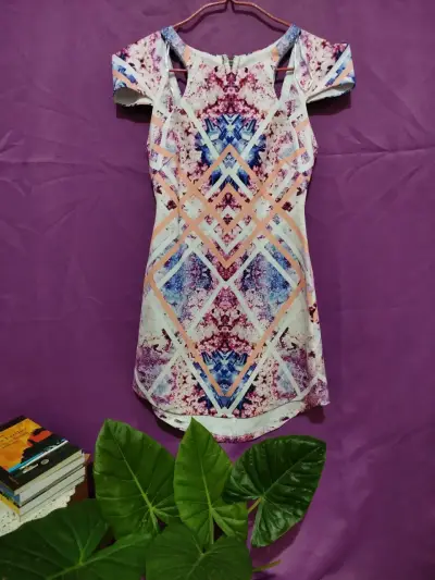 Vestido corto estampado geométrico - miniatura 1