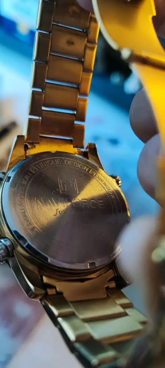 Reloj dorado Naviforce - 3