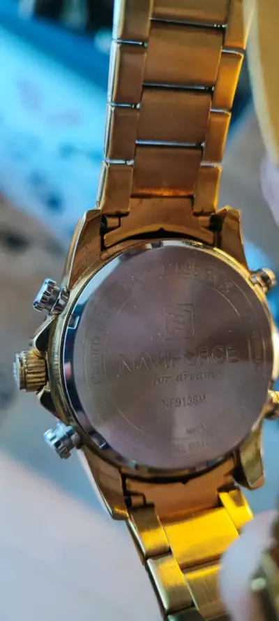 Reloj dorado Naviforce - miniatura 5