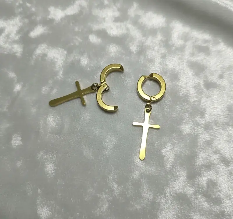Pendientes/aretes dorados cruz sin perforación - 3