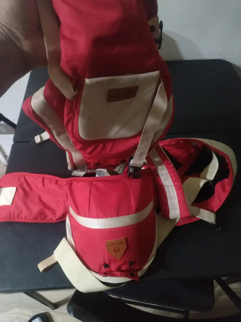 Mochila portabebé roja acolchada - 1