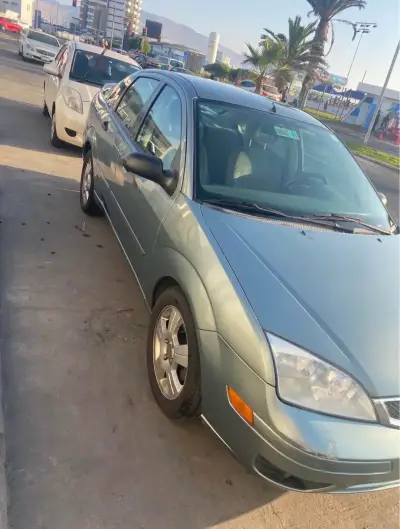 Ford Focus 2005 - miniatura 2