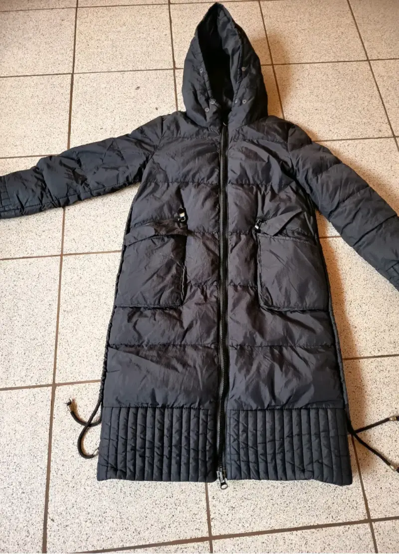 Parkas largas , trench negro y chaqueta de jeans