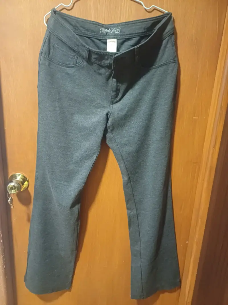 Pantalones grises corte recto talla 44. - 1