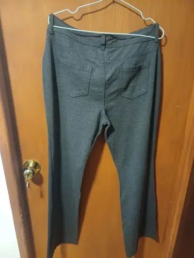 Pantalones grises corte recto talla 44. - miniatura 3