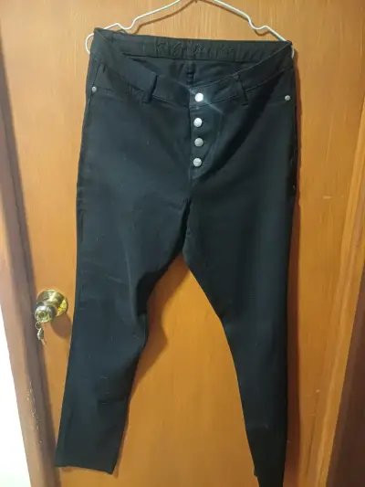 Pantalones jeans negros con botones - miniatura 1