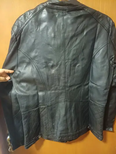 Chaqueta de cuero negra - miniatura 2