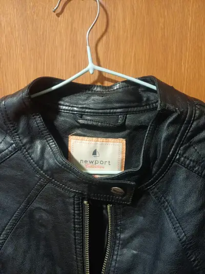 Chaqueta de cuero negra - miniatura 4