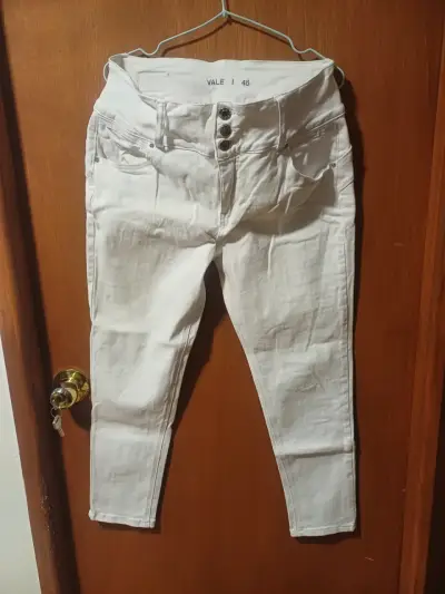 Pantalones jean blanco  pitillo talla 46 - miniatura 1