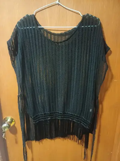 Poncho negro con amarras - miniatura 1