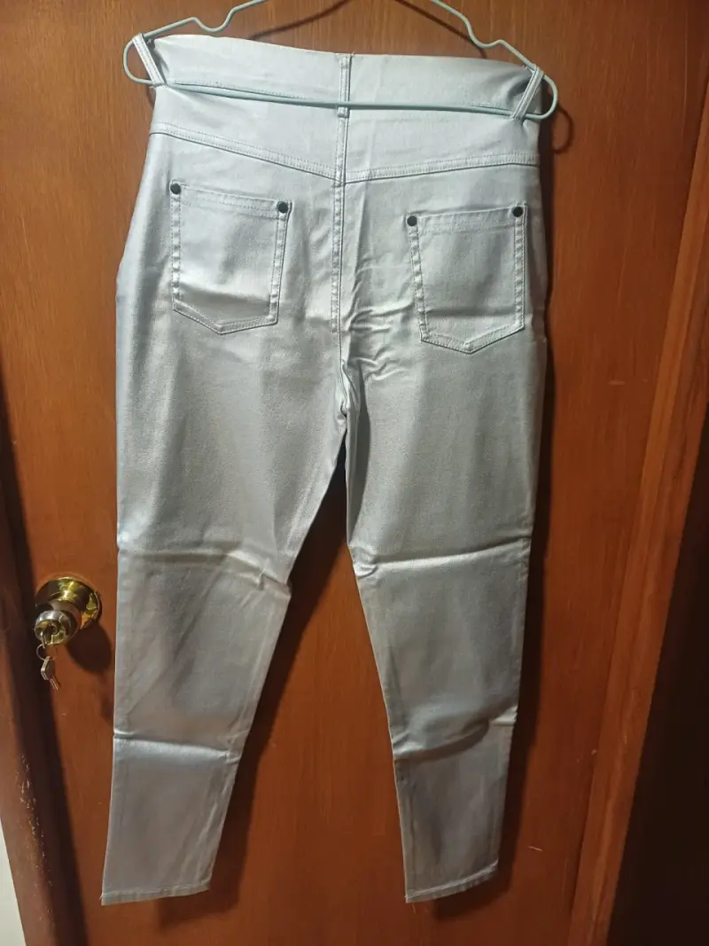 Pantalones plateados metalizados - 2