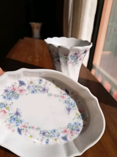 Florero y plato de porcelana floral - miniatura 5