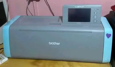 Plotter de corte Brother ScanNCut DX125 - miniatura 1