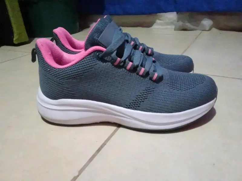Zapatillas deportivas gris claro y rosado talla 36 - 1
