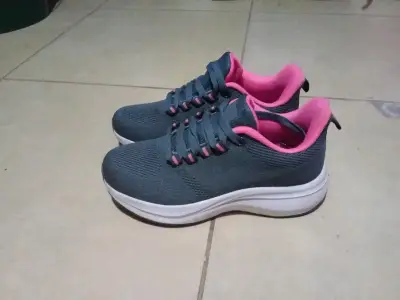 Zapatillas deportivas gris claro y rosado talla 36 - miniatura 3