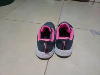 Zapatillas deportivas gris claro y rosado talla 36 - miniatura 4